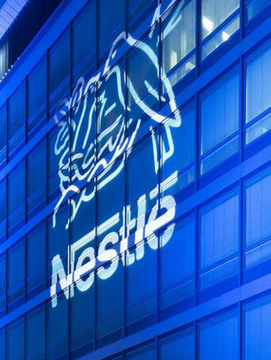 Nestlé im Fokus: Wie der Lebensmittelriese Nachhaltigkeit, Innovation und Kritik begegnet