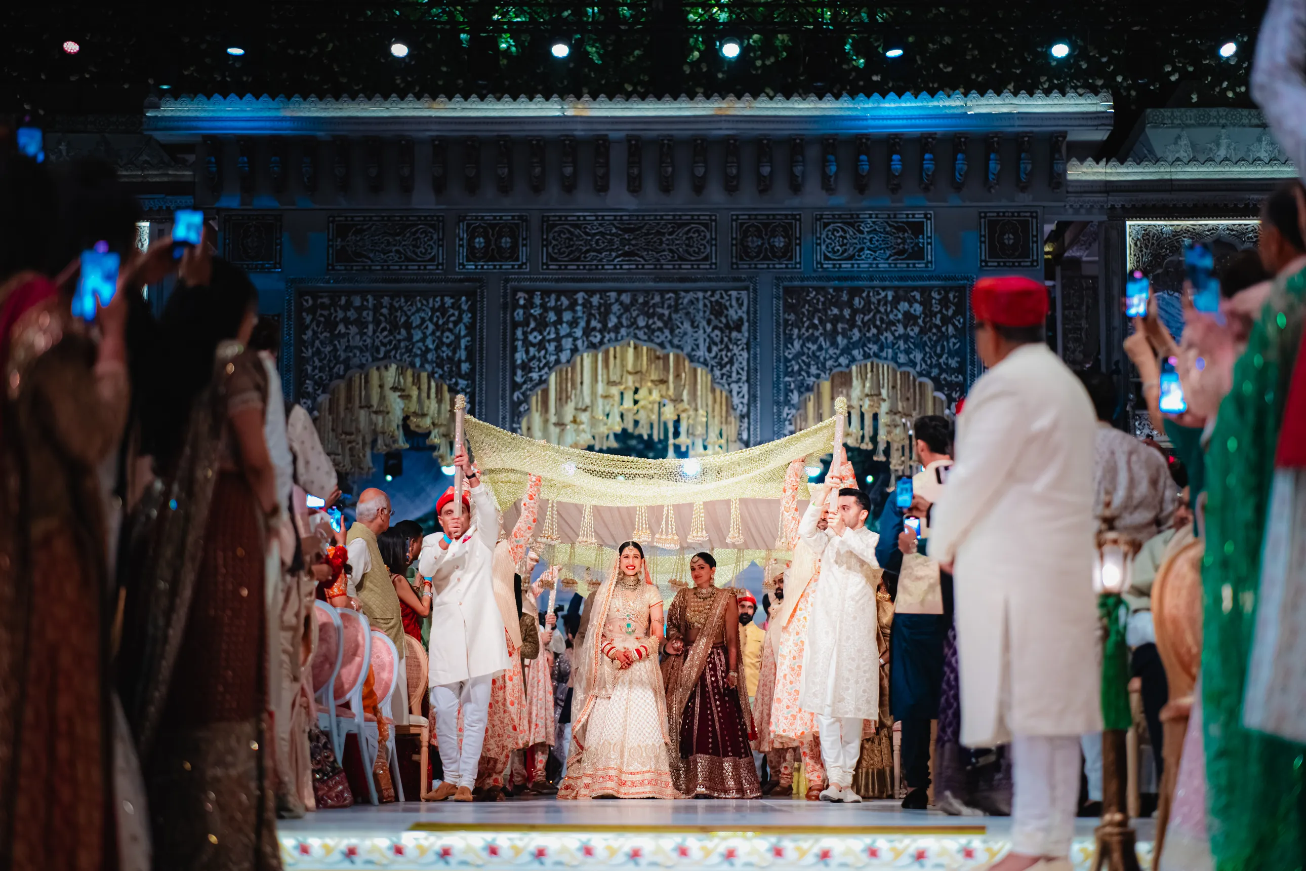 Anant Ambani und Radhika Merchants Hochzeit: Eine Glanzvolle Feier der Liebe und des Luxus