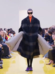 LOEWE Herbst/Winter 2026 Show: Eine mutige Neuerfindung moderner Luxusmode