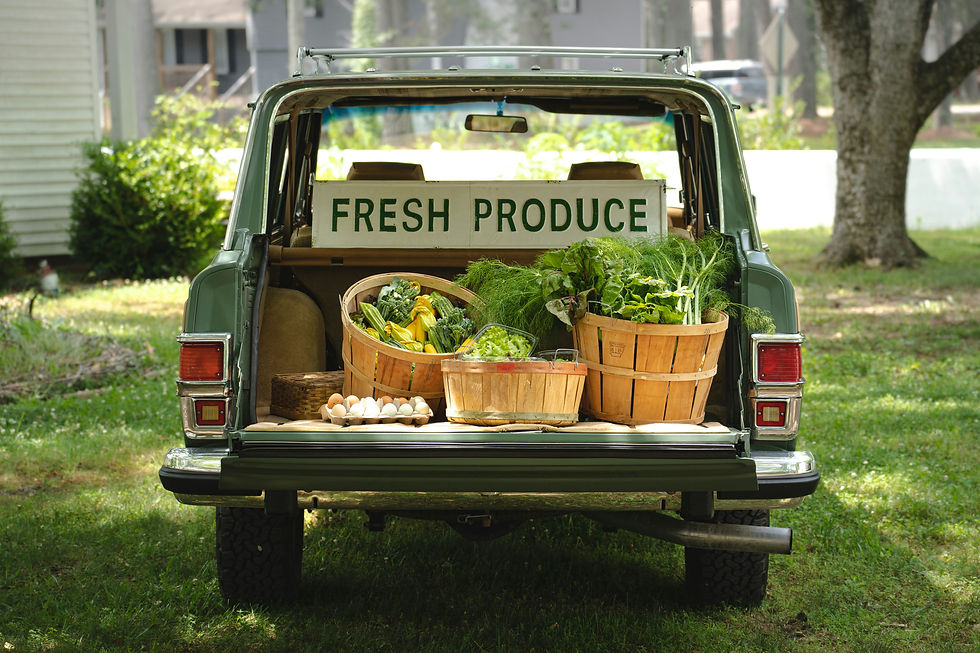 Produits agricoles exposés à l’arrière ouvert d’un véhicule ; photographie d’archives illustrative.