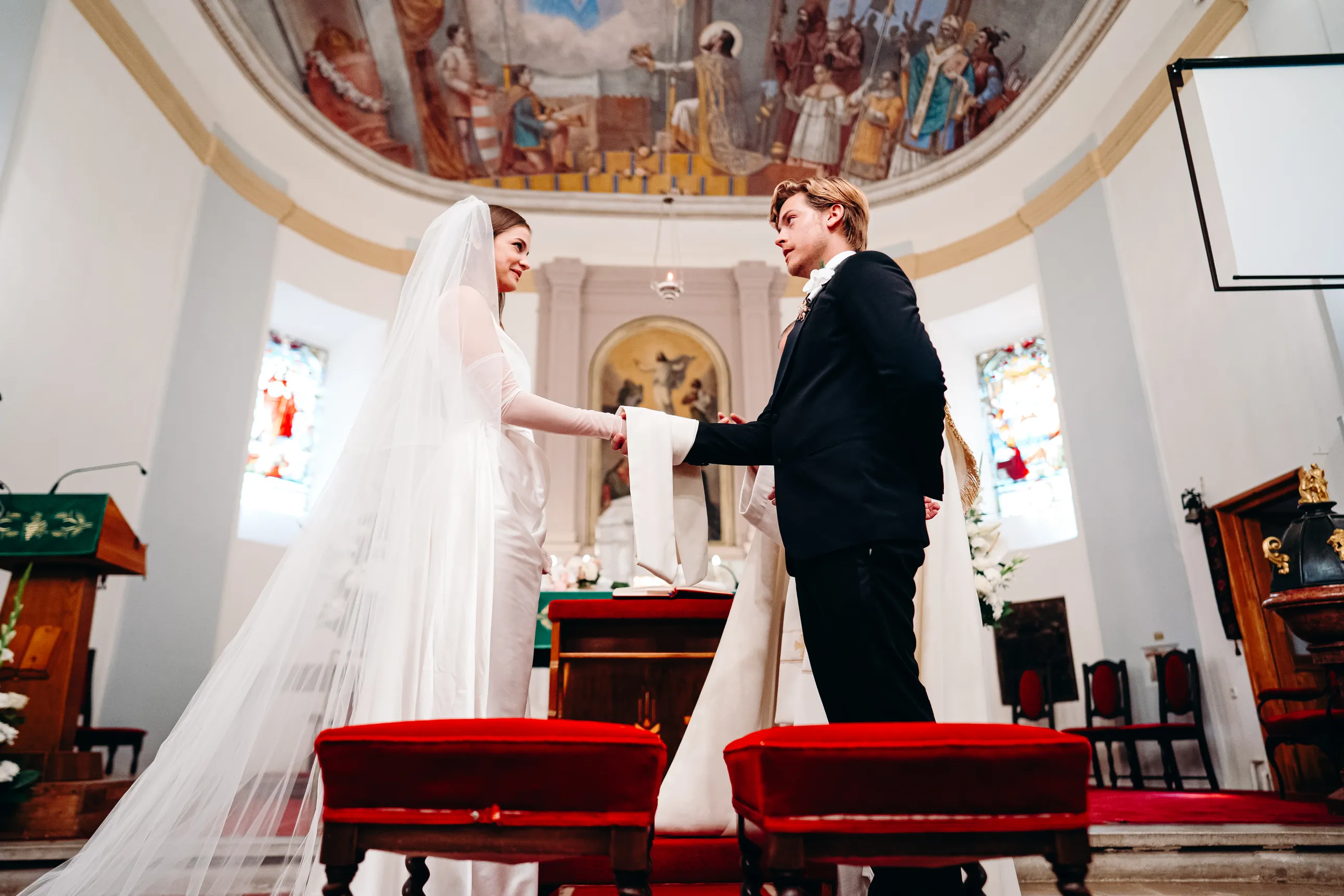 Barbara Palvin und Dylan Sprouses Traumhochzeit: Eine Feier der Liebe und Eleganz