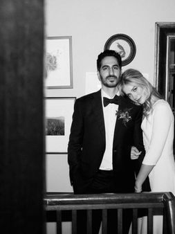 結婚式でのエリザベス・レイルとニーク・マンシャディ