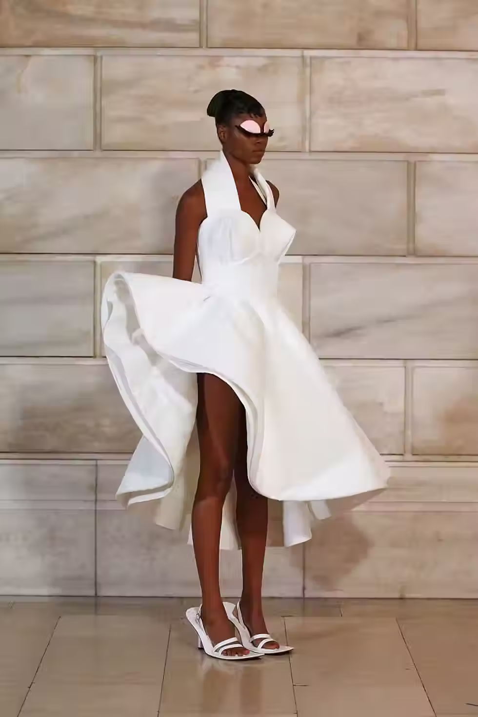 Marc Jacobs 2024: Proportion, Fantasy and Fashion as Spectacle — official look 1