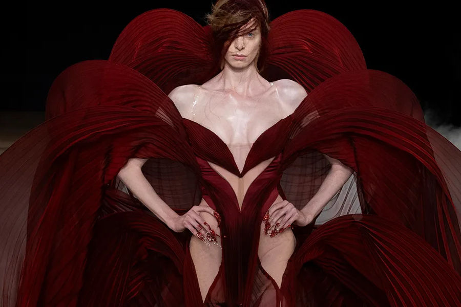 Iris van Herpen 'Sonic Starquakes': A Futuristic Haute Couture Masterpiece