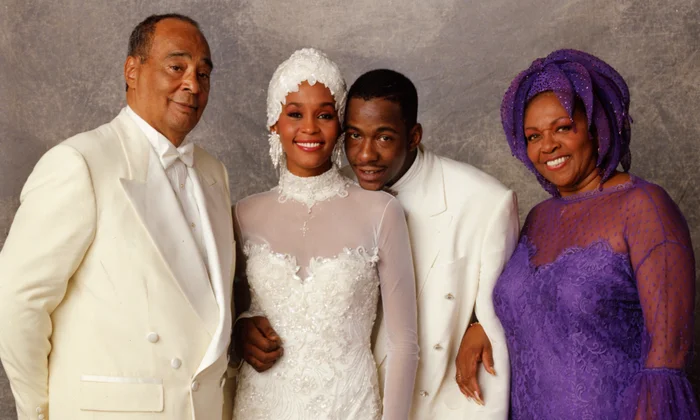 Le mariage emblématique de Whitney Houston et Bobby Brown : Une histoire d’amour tumultueuse