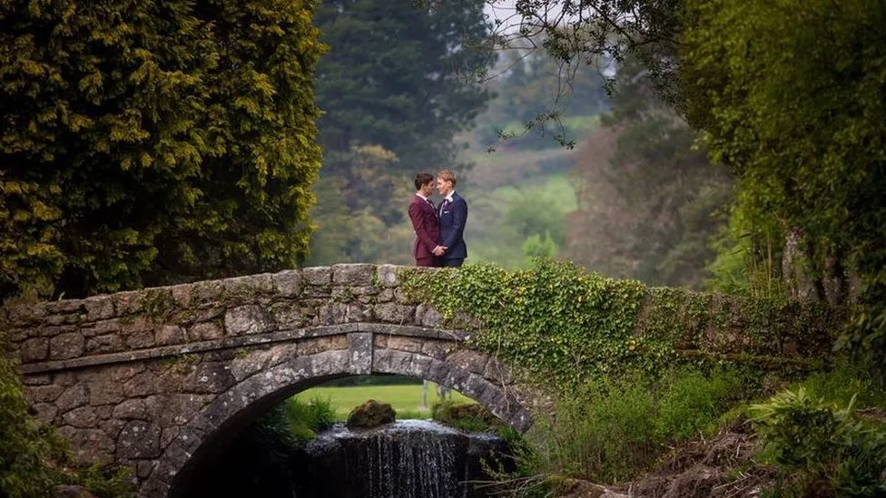 Die Hochzeit von Tom Daley und Dustin Lance Black: Eine Liebesgeschichte, die die Welt fesselte