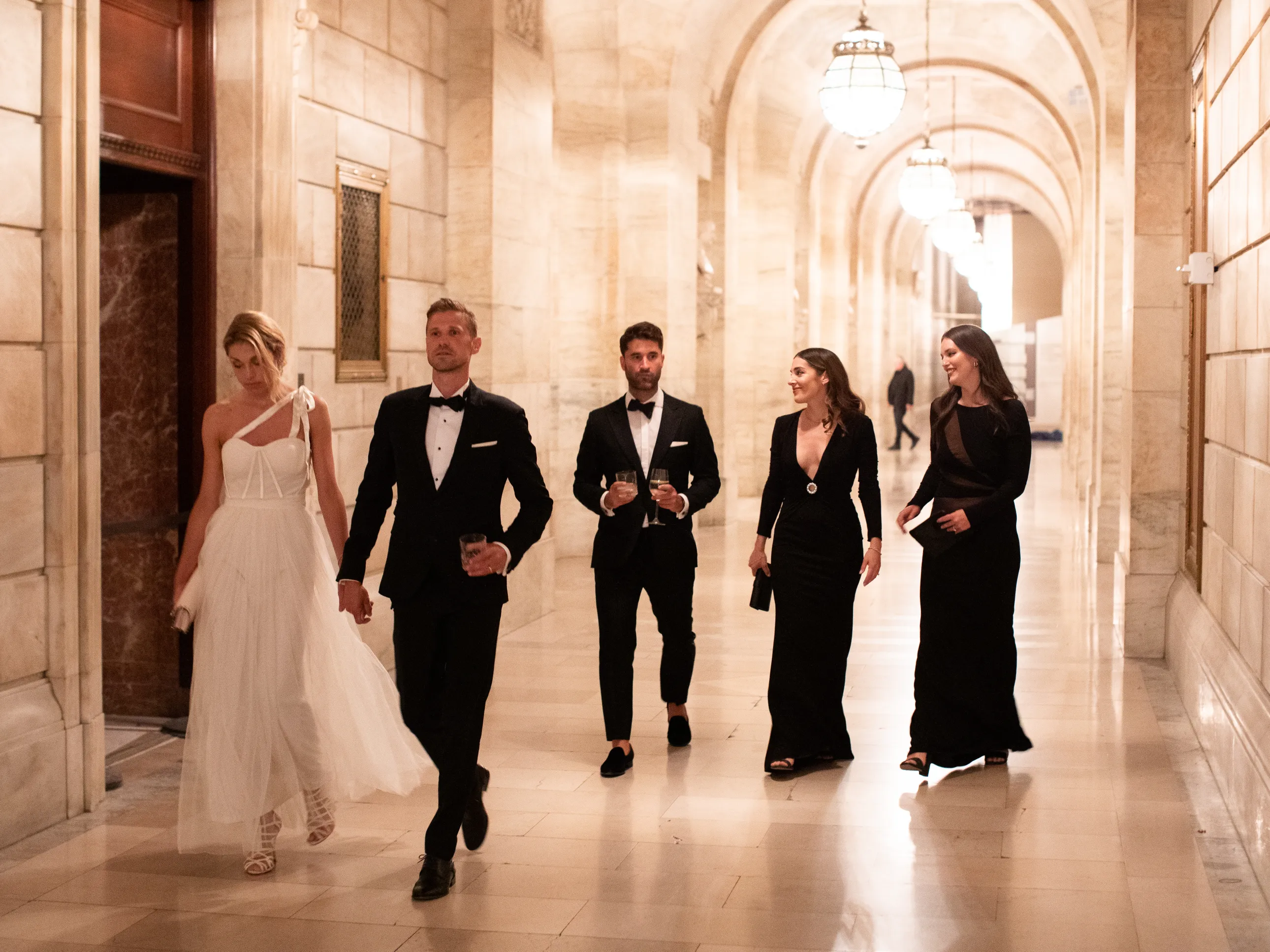 Die Verzaubernde Hochzeit von Kevin Love und Kate Bock: Eine Feier der Liebe und Eleganz
