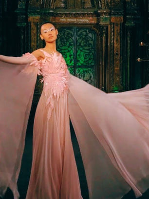 Naeem Khan Spring/Summer 2025 Collection: A Spectacular Fusion of Glamour and Elegance