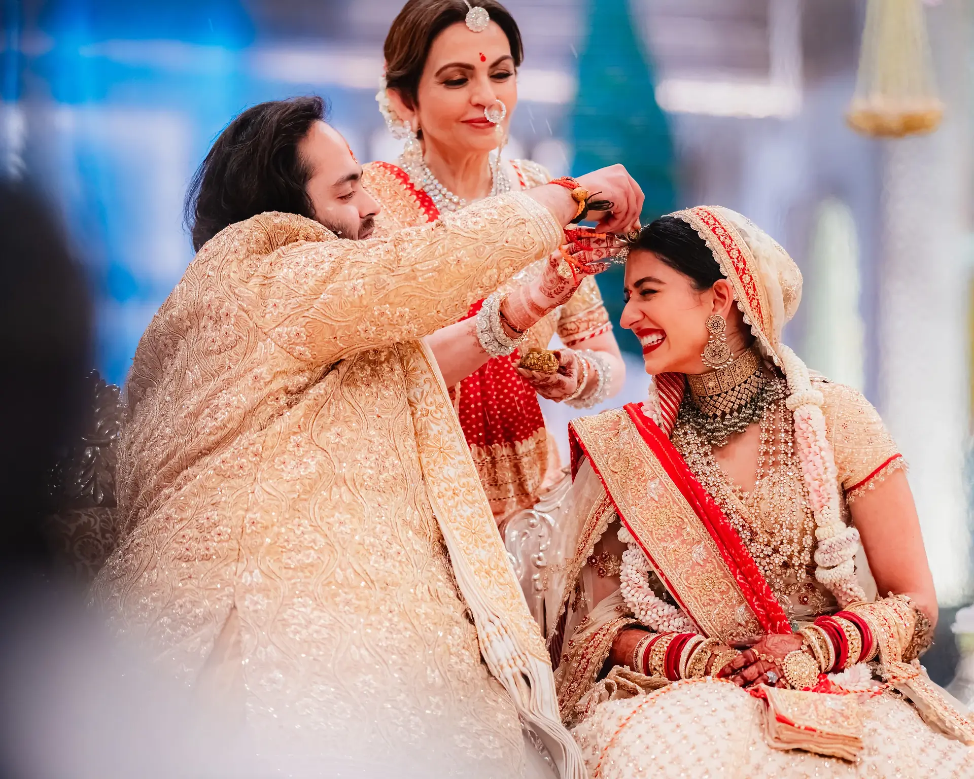 Anant Ambani et Radhika Merchant : Un Mariage Somptueux Célébrant l'Amour et la Tradition
