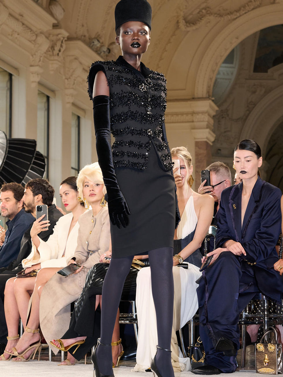Schiaparelli Haute Couture: Surrealismus, Handwerk und moderne Fantasie — offizieller Look 4