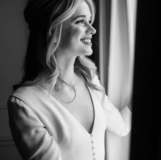 結婚式でのエリザベス・レイルとニーク・マンシャディ