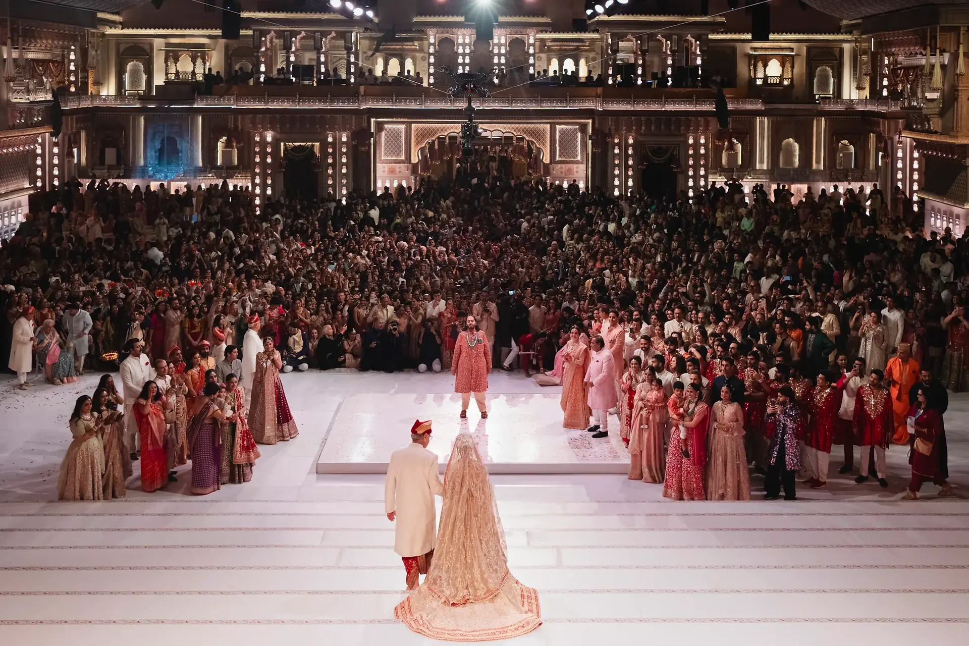 Anant Ambani et Radhika Merchant : Un Mariage Somptueux Célébrant l'Amour et la Tradition