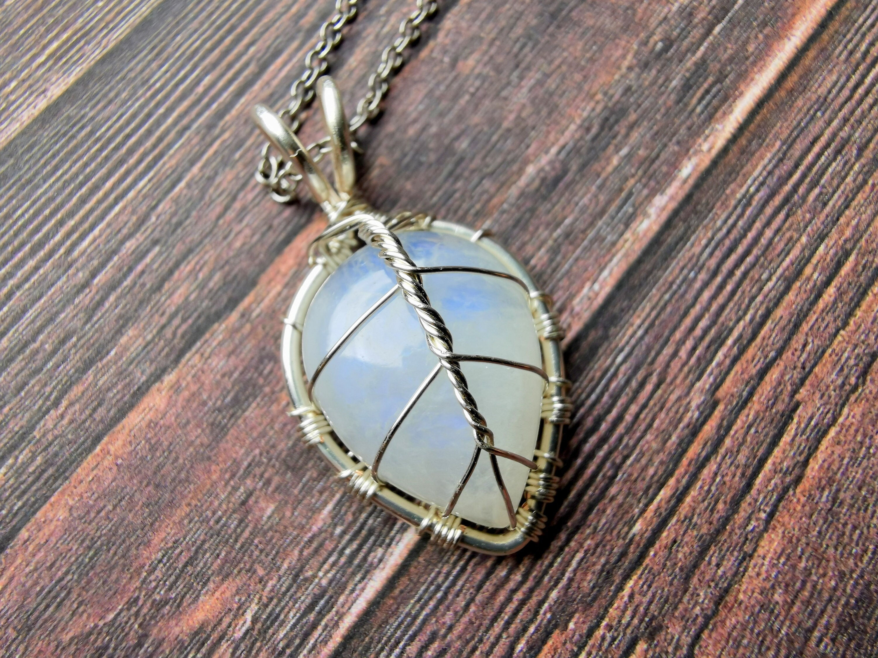 Obesek "Mesečev kamen List" - srebrn