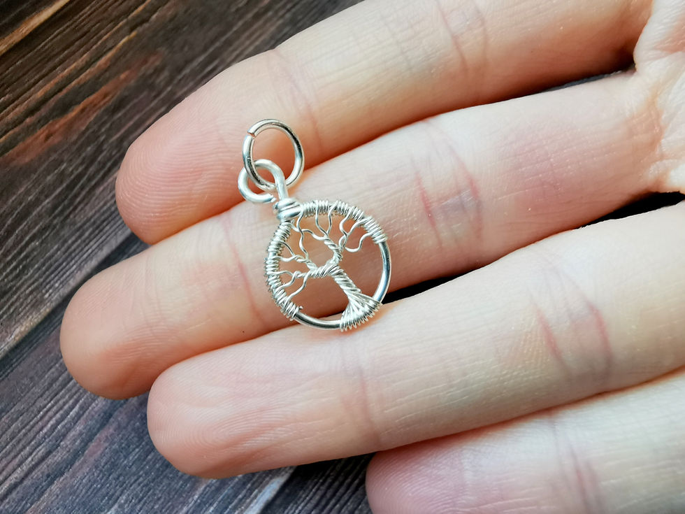 Majhen obesek "Drevo" - srebrn