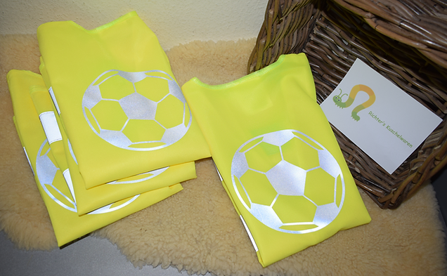 Leuchtweste für Kinder beschriftet mit Fussball