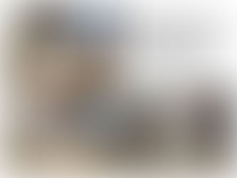 Kuscheltierreparatur von einem kleinen Hund, der ein grosser Hund mal kurz als Spielzeug benutzt hatte... Ich habe den Kopf wieder angenäht (dass das Gelenk aber noch funktioniert) und eine neue Schnauze sowie neue Augen montiert. Ach so: baden durfte er auch noch
