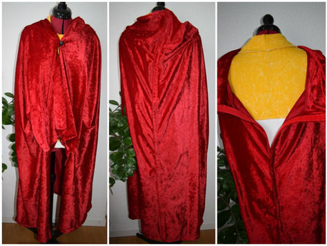 Kennst du den heiligen St. Martin? Das war ein Soldat, der einem armen Bettler die Hälfte seines Mantels gegeben hatte, weil dieser gefroren hatte. Er wurde später Bischof und nach einiger Zeit sogar heilig gesprochen.  Damit man die Handlung vom Teilen des Mantels gut zeigen kann, habe ich einen Samt-Mantel genäht mit hinten Klett, damit der Mantel nach dem Teilen wieder ganz gemacht werden kann 😉