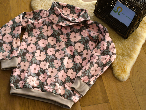 Kuschelpulli mit Blumenmuster