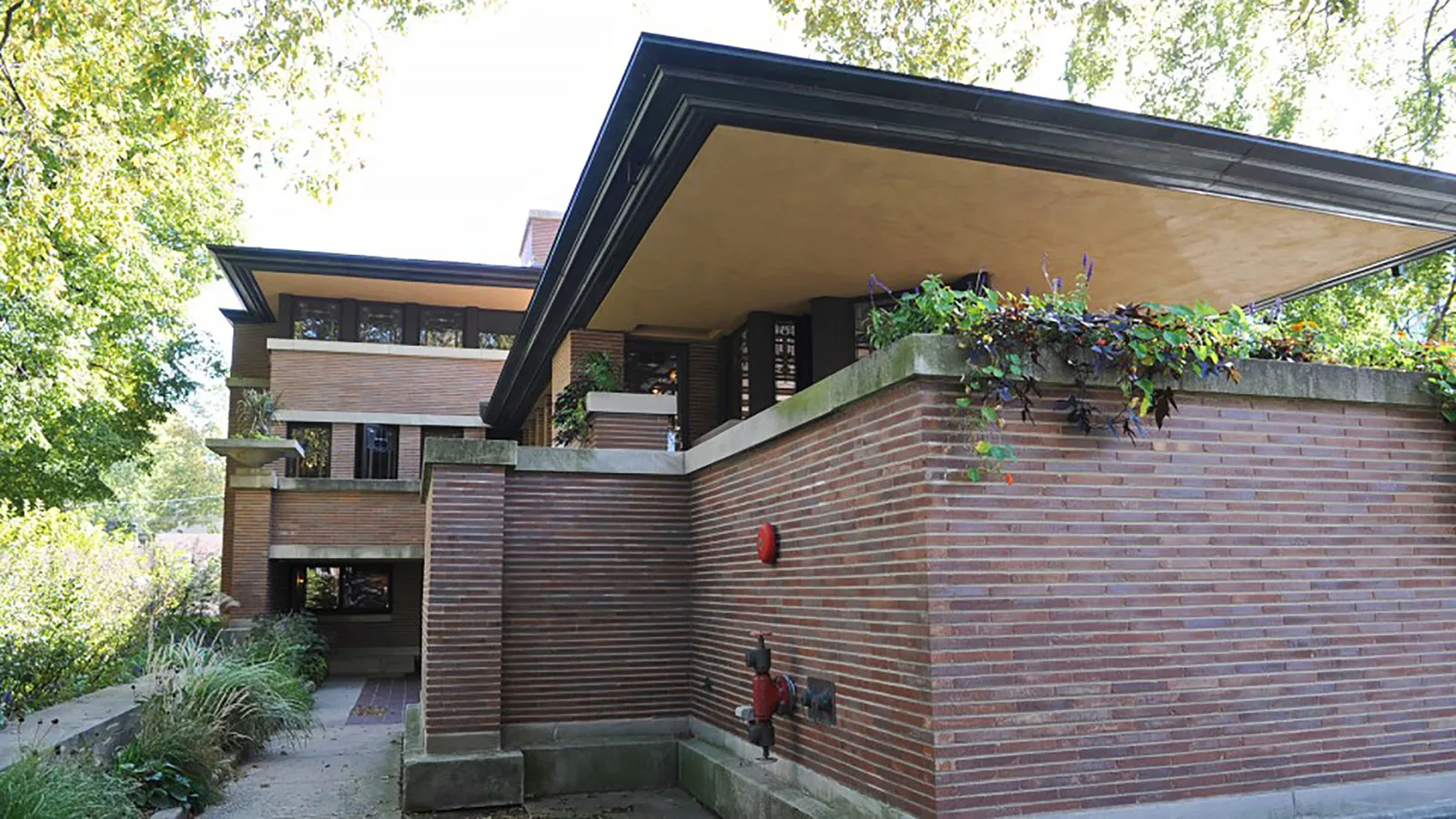 Cantilever-Chicago-Robie-House-Frank-Lloyd-Wright.webp