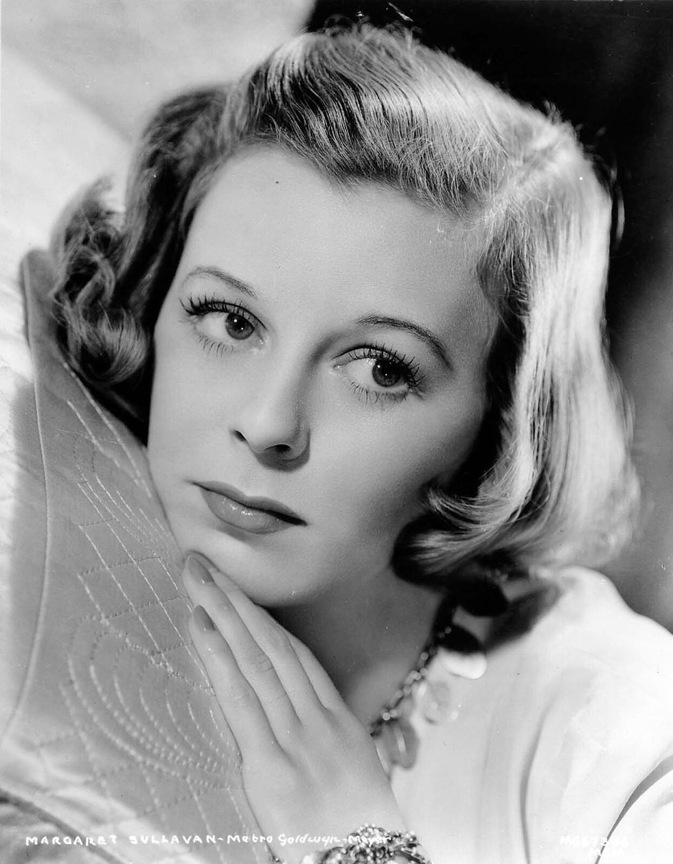 portrait photo of young Hollywood movie star Broadway actress Margaret Sullavan