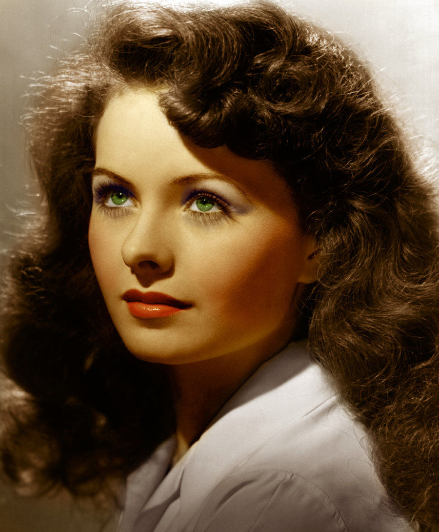 Hollywood movie star, film actress, beauty, color portrait of young Jeanne Crain