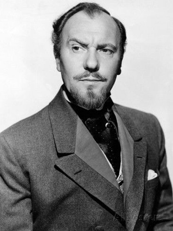 portrait photo of younger British stage and film actor Hollywood movie star Sir Ralph Richardson