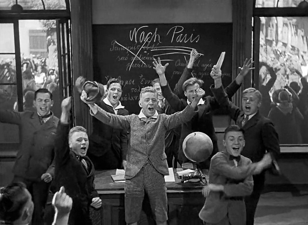 Ben Alexander leads his classmates to enlist in the Army in the classic Lewis Milestone antiwar movie Hollywood war film "All Quiet on the Western Front"