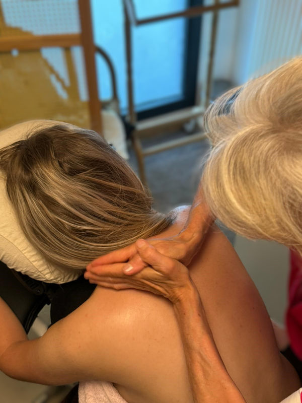 Massage de la nuque et des épaules