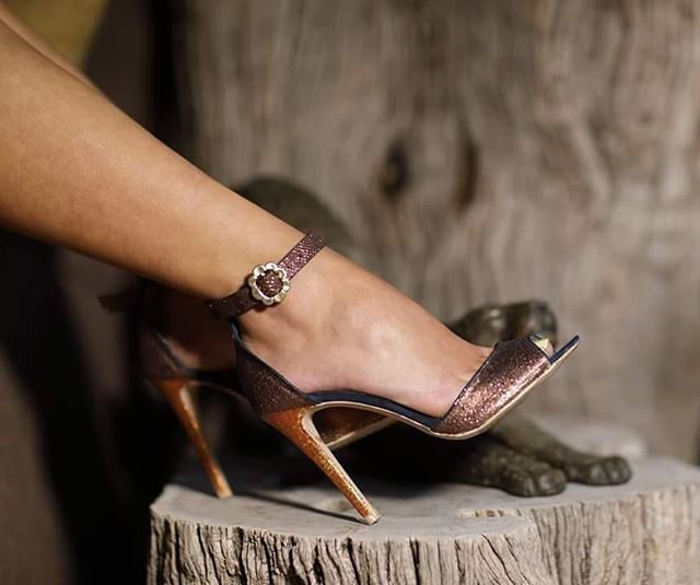 _Keep your heels, head and standards hig