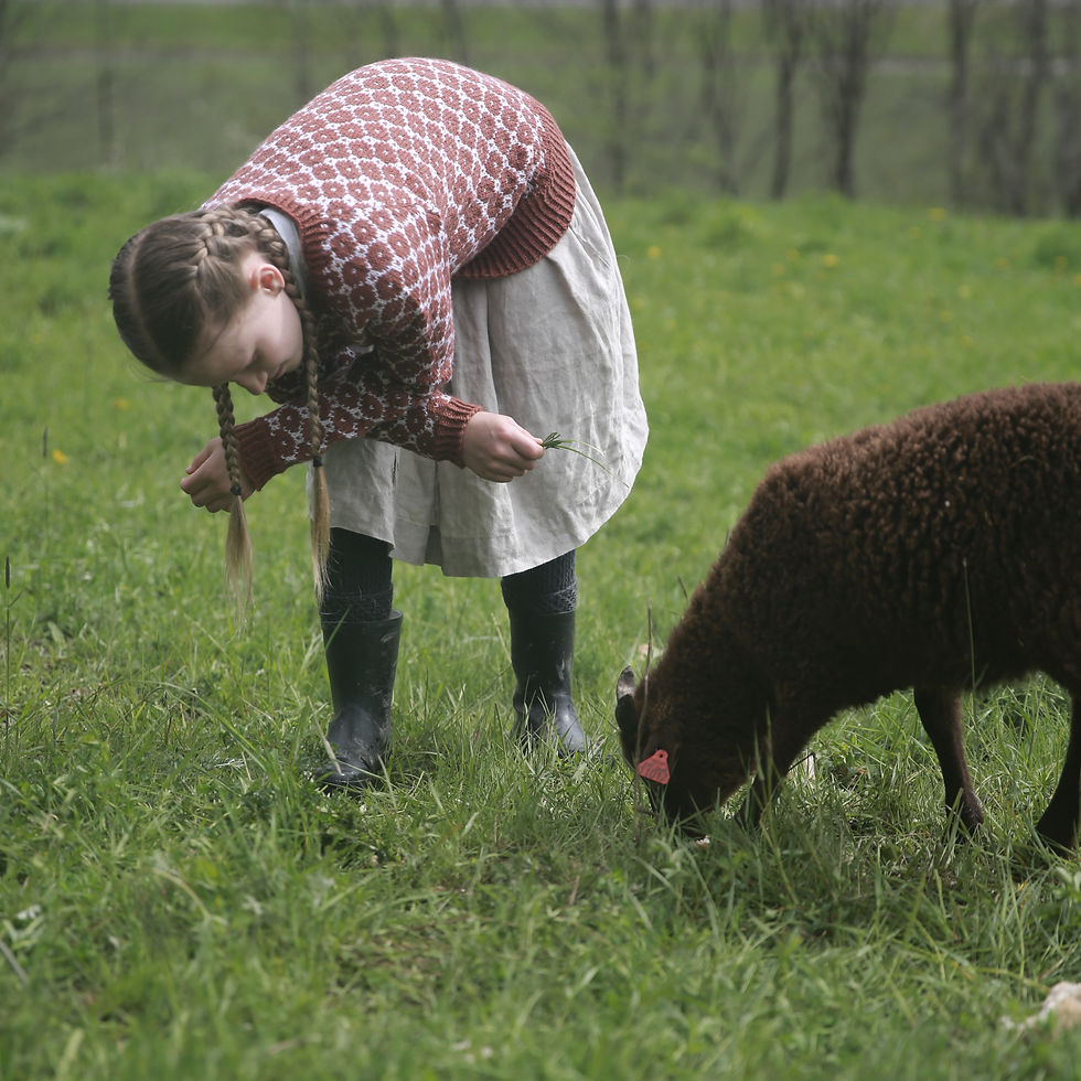 Thumbnail: Strikket Ullgenser til barn. Hipsterstil. (STRIKKEOPPSKRIFT)