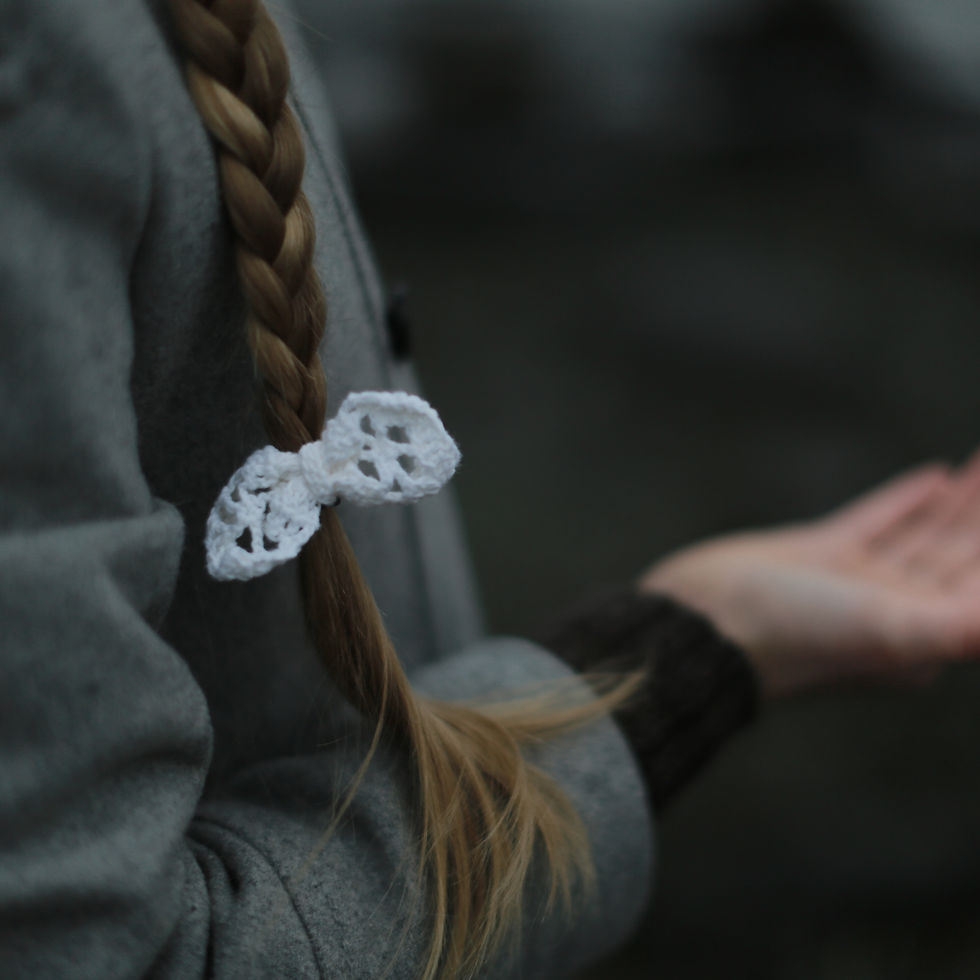 Thumbnail: Heklet Hipster Blondesløyfe (HEKLEOPPSKRIFT)