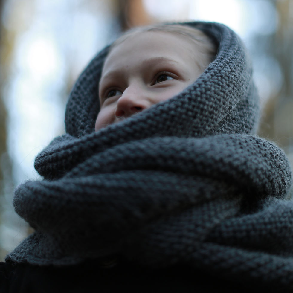 Thumbnail: Strikk til barn. Varmt og deilig knytesjal. Strikkeoppskrift designet av Prinser & Prinsesser