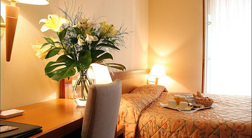 Thumbnail: 28.3-1.4 , 3* , Pavillon Louvre , ע"ב א. בוקר