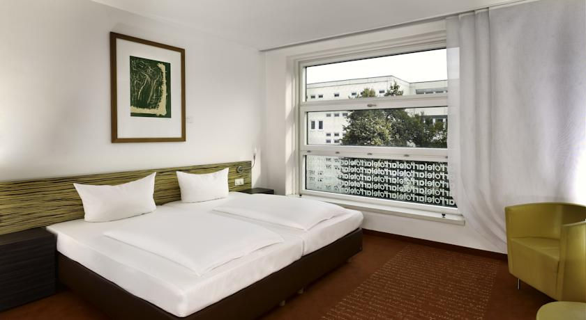 Thumbnail: 10.3-13.3, 4* , Art'otel Berlin Mitte, ע"ב א. בוקר