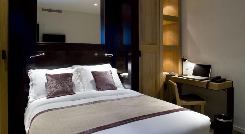 Thumbnail: 28.3-1.4, 4*, Marceau Champs Elisees , ע"ב א. בוקר