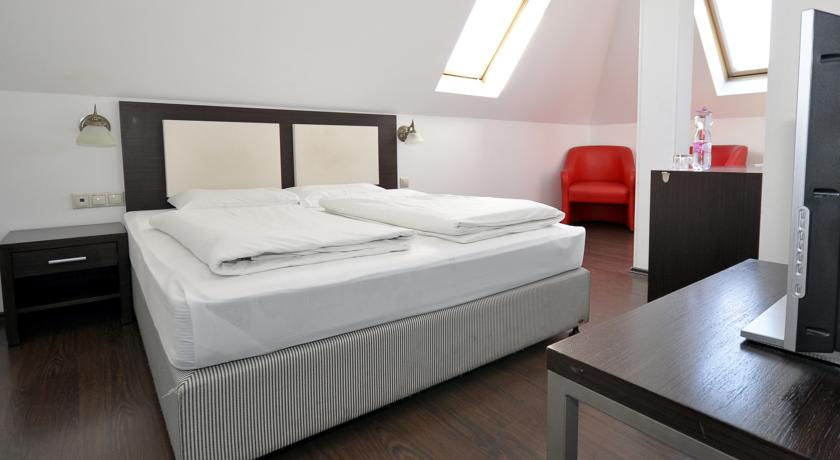 Thumbnail: 13.3-17.3 , 4* , Golden Park , ע"ב א. בוקר