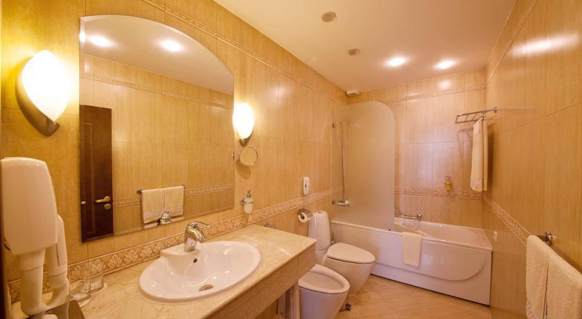 Thumbnail: 10.3-13.3 , 5* ,Grand Hotel London , ע"ב א. בוקר