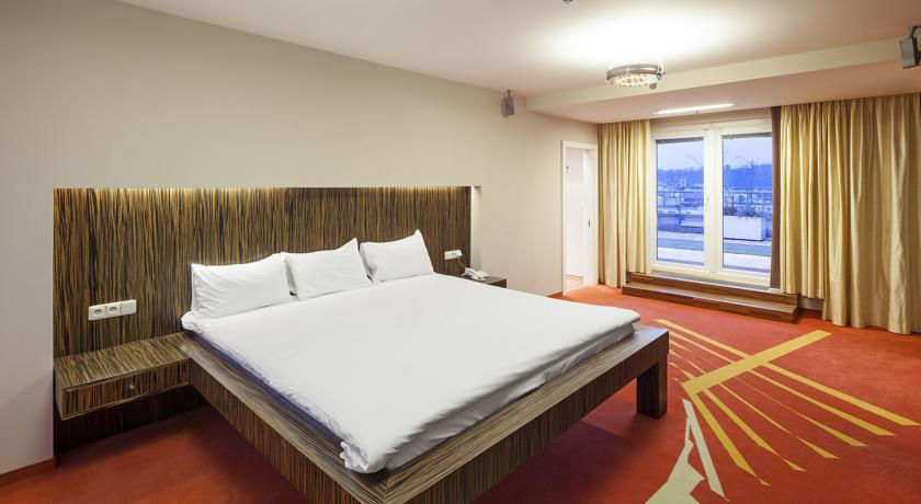 Thumbnail: 11.3-14.3 , 4* , Ibis Old Town , ע"ב א. בוקר