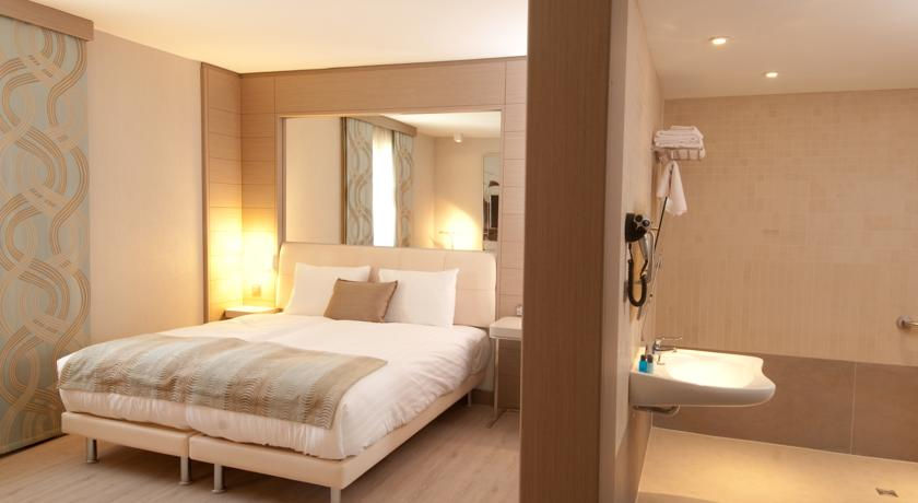 Thumbnail: 18.3-22.3 , 4* , Titanic Mitte , ע"ב א. בוקר