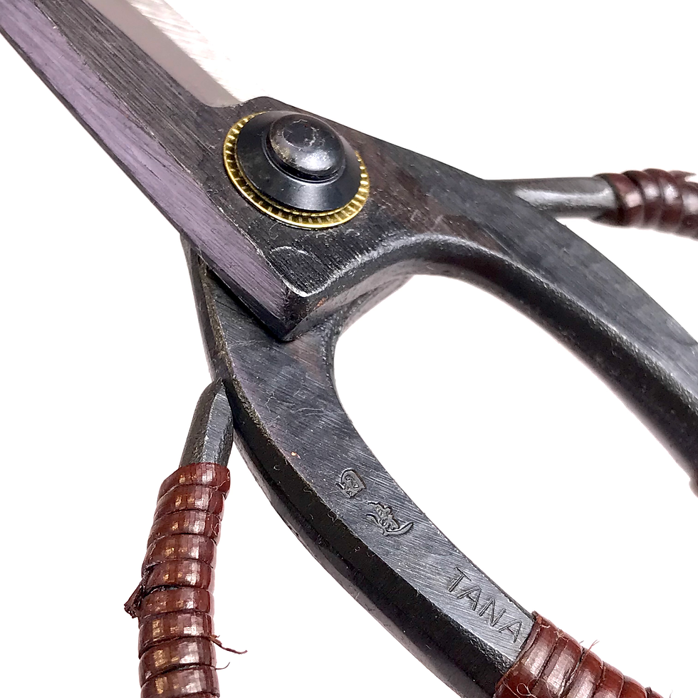 Miniature : CISEAUX de PAUME 190/195 mm Acier Carbone Martelé Rotin TANABE Fait main