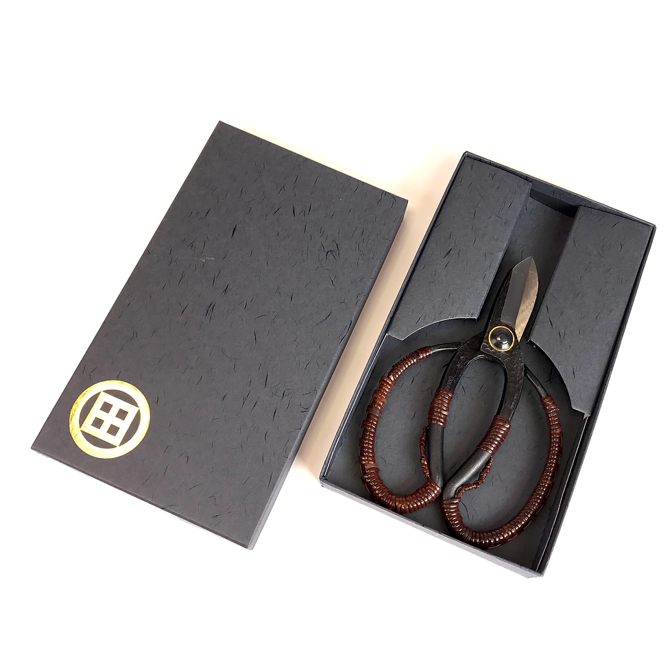 Miniature : CISEAUX de PAUME 165 mm Acier Carbone Martelé Rotin TANABE Fait main