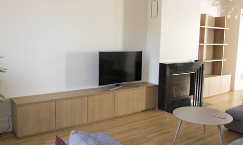 Meuble TV - Bibliothèque sur mesure en chêne massif, et aggloméré plaqué chêne.jpg