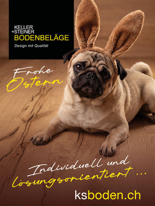 Ein niedlicher Mops mit grossen Osterhasenohren liegt auf einem warmen Holzboden. Daneben steht „Frohe Ostern“ sowie der Slogan von ksboden.ch zu individuellen und lösungsorientierten Bodenbelägen.