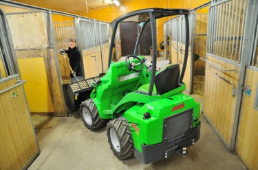 400_horse_stable