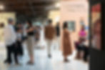 Visitantes circulando pelos corredores da ART.PE 2025 feira de arte em Recife