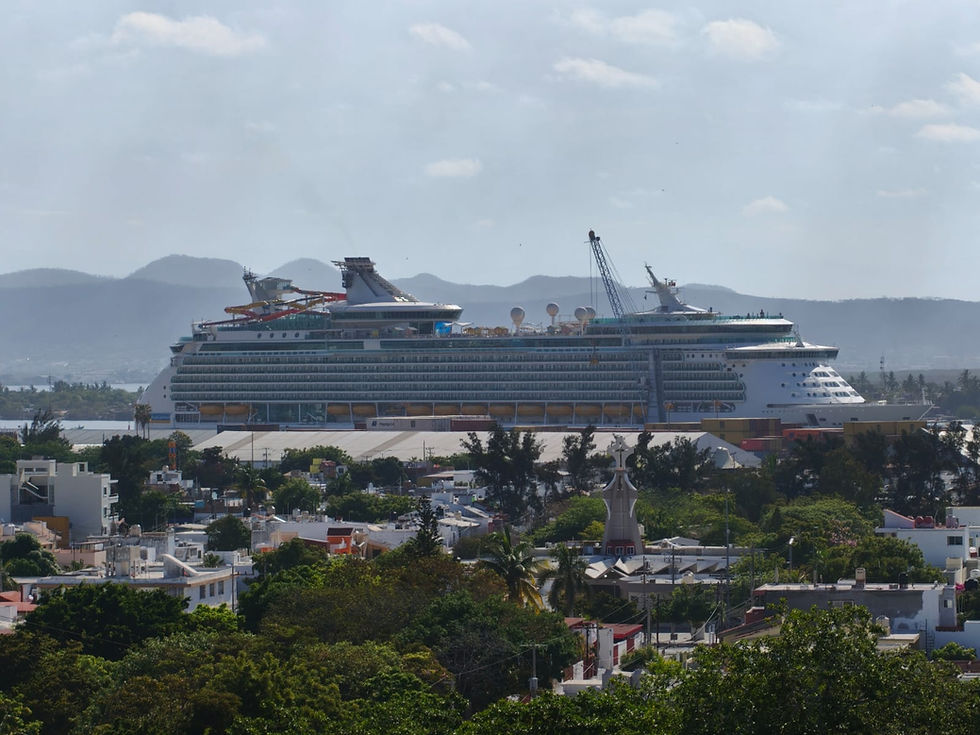 Llega a Mazatlán el "Navigator Of The Seas", el primer crucero del mes de mayo