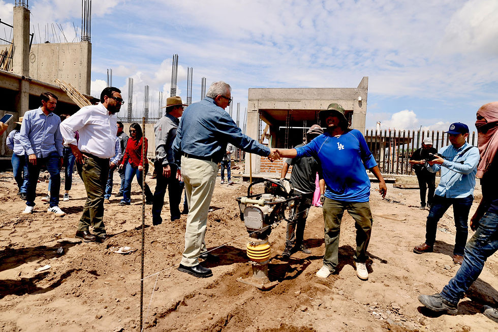 Supervisa el gobernador Rocha construcción de la Secundaria de Valle Alto