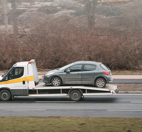 sleep wagen helpt een auto met een spontane motor probleem.