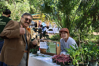USF Farmers MarketJPG - ANDREW HARGROVE.jpg