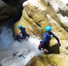 Longueur de rappel maximum obligatoire : Rappel de 4 m à la fin du Canyoning, Rappel de la Grande Cascade 20 m ou tyrolienne si possible